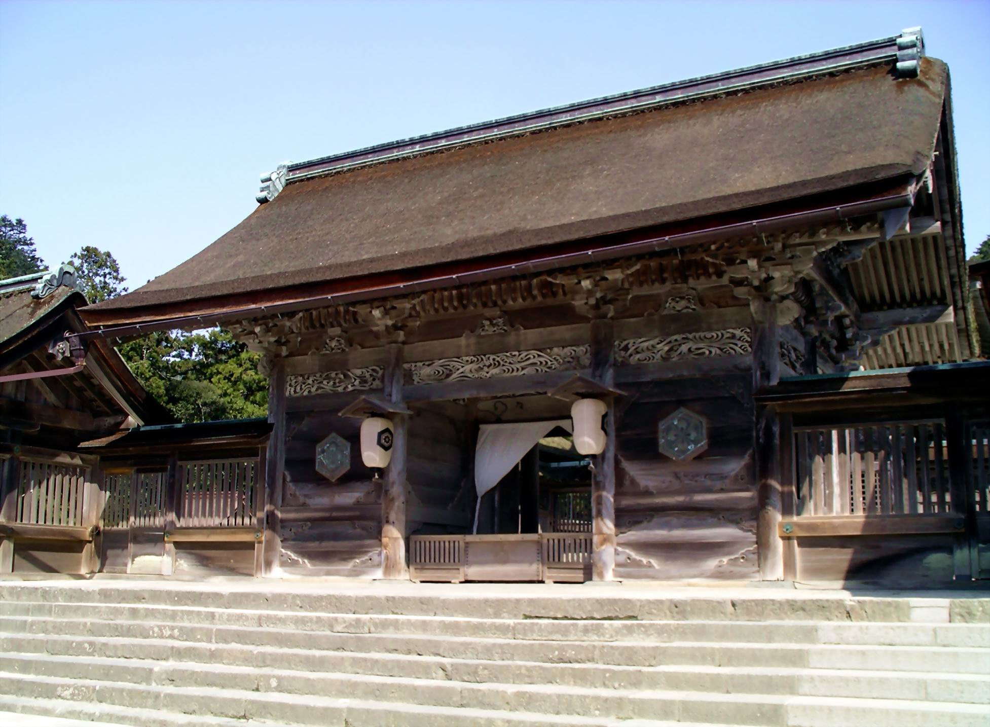 Yatsuashimon image